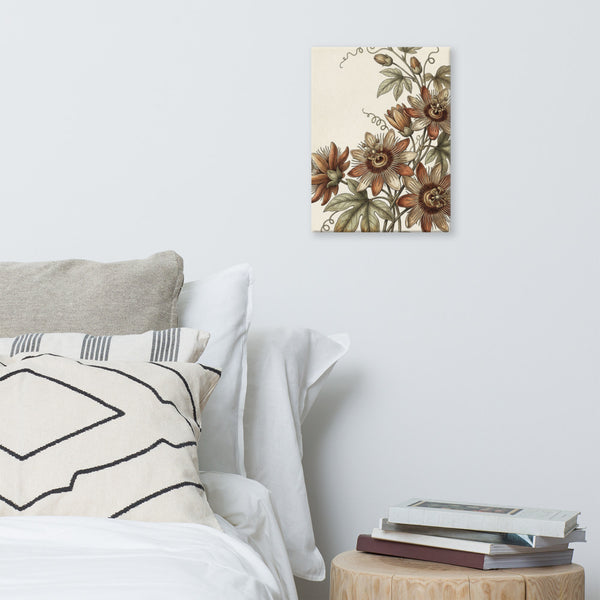 Toile décorative fleurs botaniques style vintage représentant un bouquet de passiflore en gravure fine terracotta et ocre sur fond ivoire crème, accrochée dans un salon bohème naturel