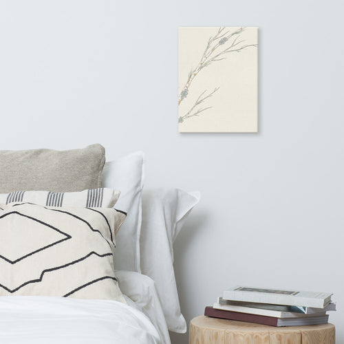 Toile botanique bouleau accrochée au mur d'un salon scandinave-bohème, palette beige-ocre-gris, décor mural minimaliste nature